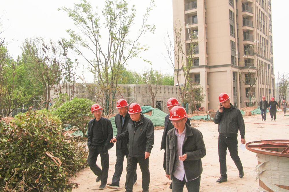 鄭州市國資委黨委書記、主任李秀山一行到美好天境苑項(xiàng)目調(diào)研指導(dǎo)安全生產(chǎn)工作